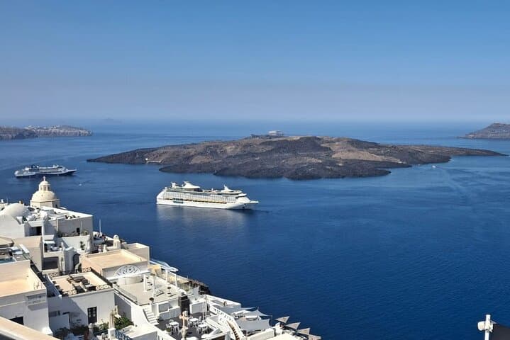 Caldera Views & Blue Domes: Small-Group Santorini Tour for Cruise Visitors