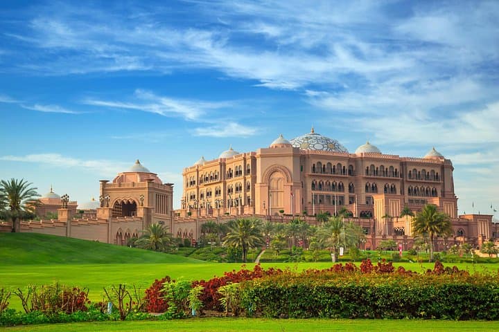 Full-Day Abu Dhabi Tour from Dubai: Sheikh Zayed, Qasr Al Watan & Cultural Highlights photo 1
