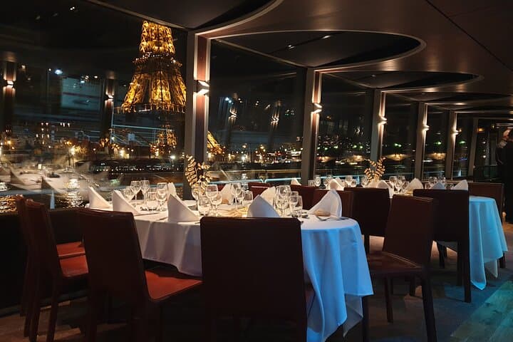 New Year’s Eve Dinner Cruise & DJ Party on the Seine with Eiffel Tower Views