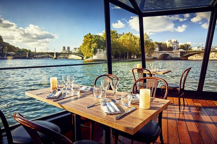 Christmas Seine Dinner Cruise: 3-Course Gourmet Lunch & Wine in Paris photo 2