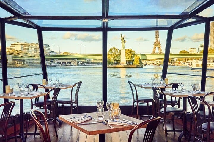 Christmas Seine Dinner Cruise: 3-Course Gourmet Lunch & Wine in Paris photo 5