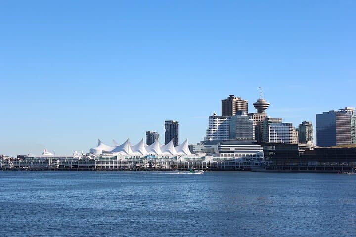 Private Vancouver Cruise Transfer & Half-Day City Sightseeing: Stanley Park, Gastown & Granville Island