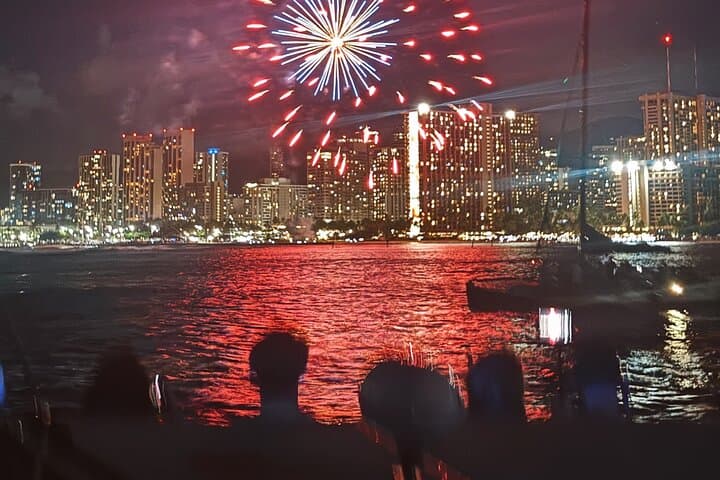 Front-Row Waikiki: Friday Night Fireworks Catamaran Cruise on Hāwea photo 5