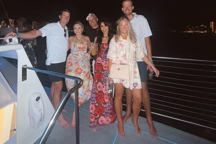 Front-Row Waikiki: Friday Night Fireworks Catamaran Cruise on Hāwea photo 6
