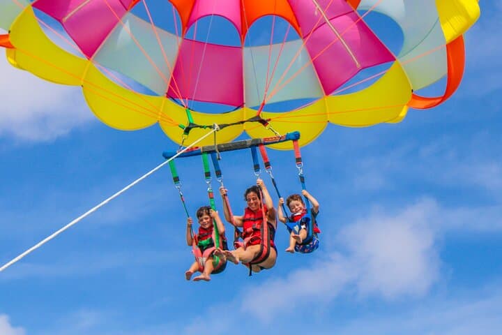 Kids Parasailing in Aruba: Safe, Beginner-Friendly Flights Above Palm Beach