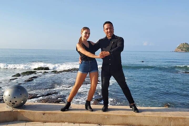 Mazatlán Salsa Lesson and Rooftop Salsa-Making at Sunset