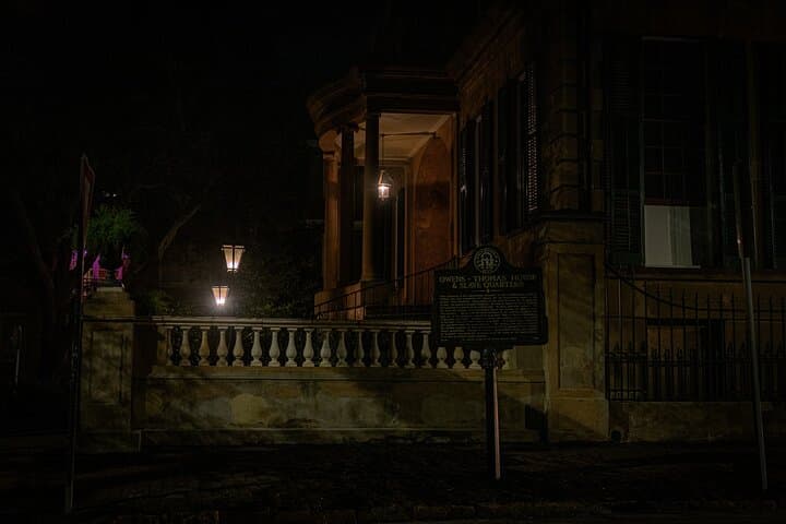 Savannah Ghost Walking Tour: Haunted Squares, Mansions & Graveyards photo 3