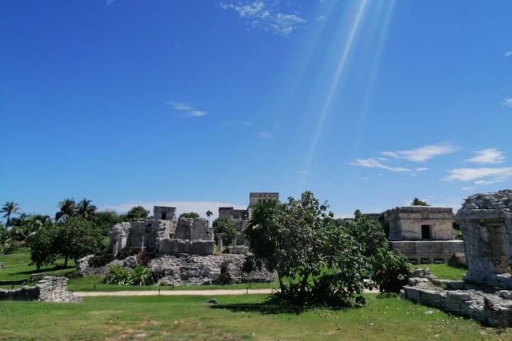 Private Guided Tour of Tulum Ruins — Cliffside History & Practical Tips
