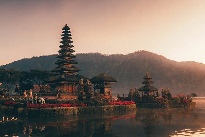 North Bali Photo Loop: Handara Gate, Lake Beratan & Jatiluwih Rice Terraces