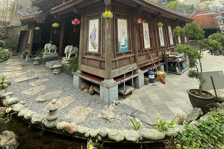 Historic Hanoi in a Jeep: Half-Day Vintage Jeep City Tour photo 4