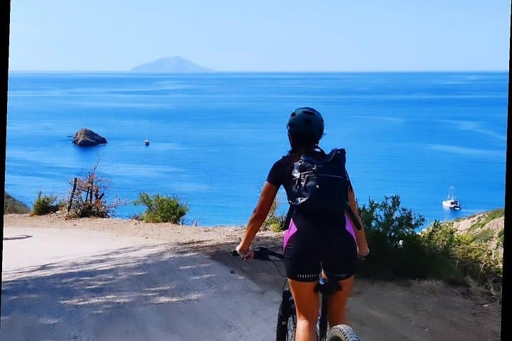 Family E‑Bike Ride on Mount Calamita: Costa dei Gabbiani Trails photo 4