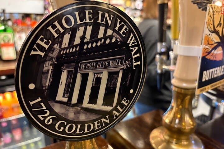 Quirky Historic Pubs of Liverpool: Private Walking Tour through Beatles-Era Taverns