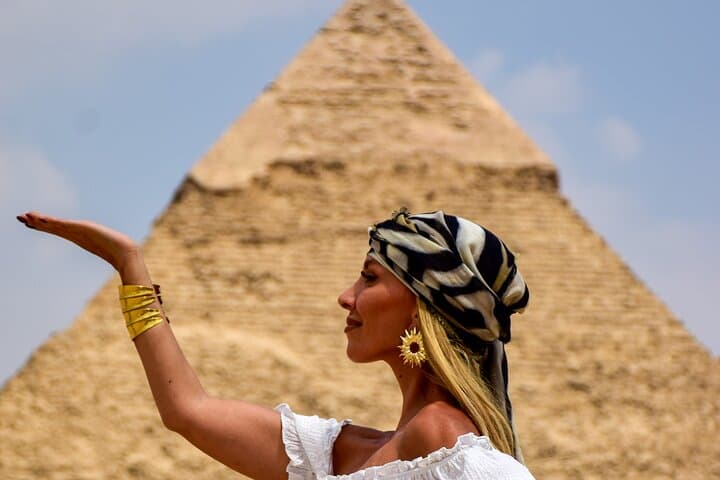 Fly to Cairo from Hurghada: Pyramids, Egyptian Museum & Tutankhamun's Mask