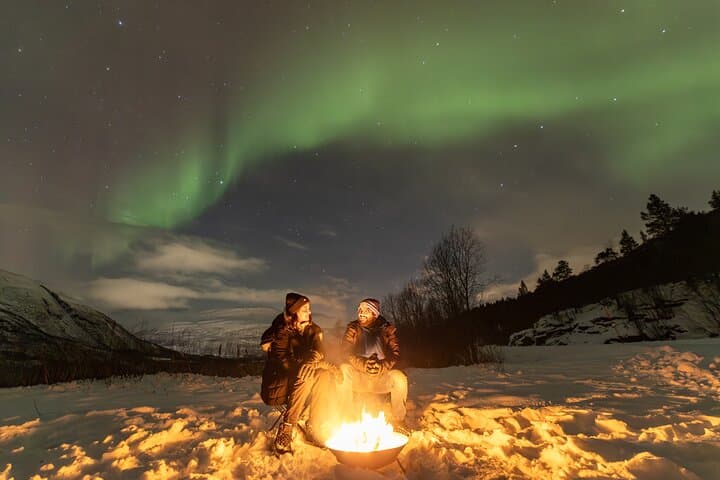 Private Tromsø Northern Lights Minibus Chase: Aurora Tour & Photo Guide