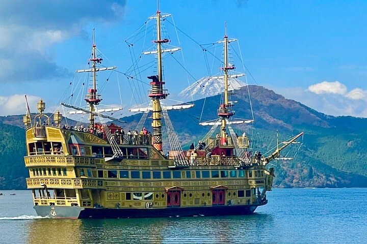 Private Hakone Rail Adventure: Lake Ashi, Owakudani & Hakone Shrine in One Day photo 2