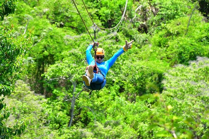 Roatan Zipline, Wildlife Sanctuary & West Bay Beach: Half-Day Adventure
