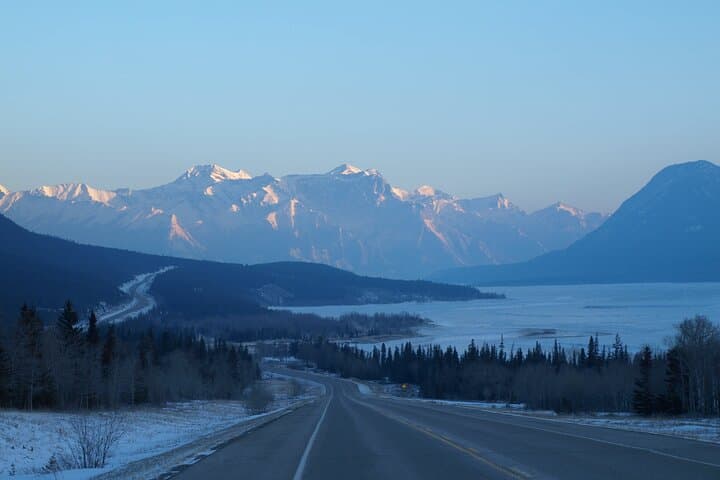 Icefields Parkway Winter Drive: Forgotten Frontiers & Frozen Lakes photo 4
