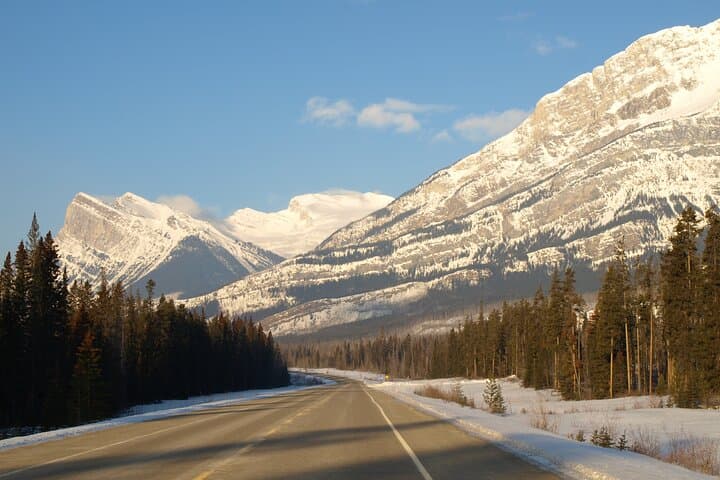 Icefields Parkway Winter Drive: Forgotten Frontiers & Frozen Lakes photo 5