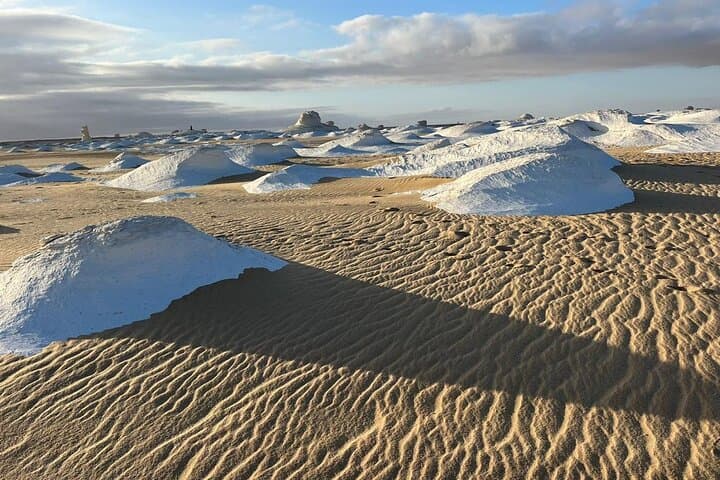 White Desert & Wadi El Hitan: 2-Day Sahara Jeep Safari from Alexandria