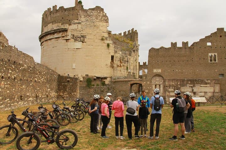 E‑Bike the Appian Way: Catacombs, Aqueducts & Lunch from Rome photo 3