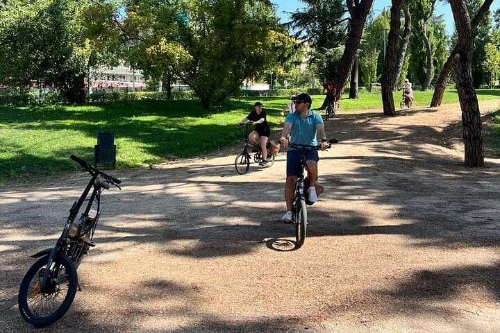 Green Madrid E-Bike Tour: Parks, Monuments & Casa de Campo photo 5