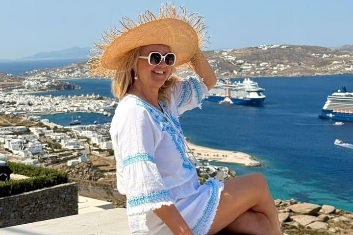 Mykonos Half-Day Top Highlights Tour: Windmills, Beaches & Old Town Walk photo 4