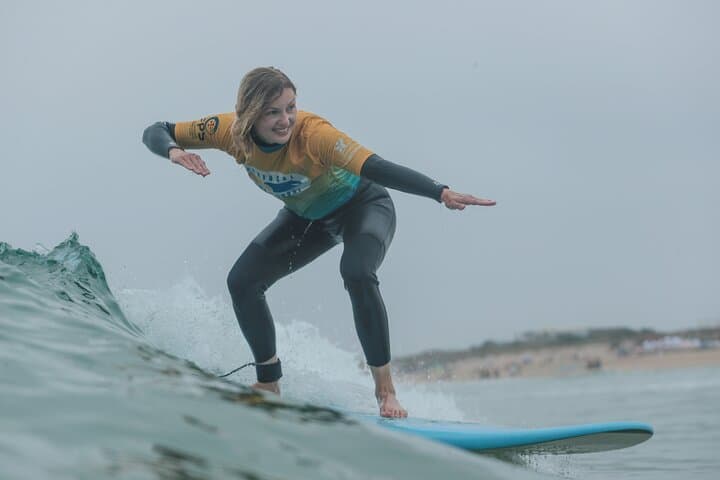 Costa da Caparica Surf Lesson: 2-Hour Beginner Surfing Near Lisbon