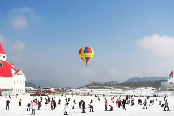2-Day Chengdu to Xiling Snow Mountain Ski & Hot Springs Getaway photo 3