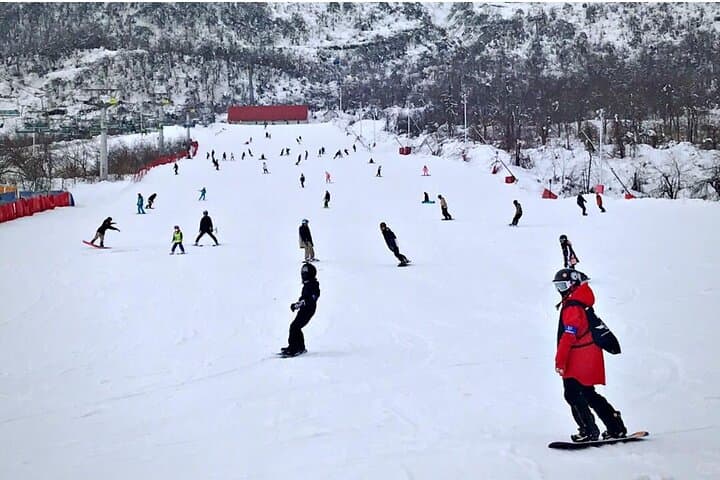2-Day Chengdu to Xiling Snow Mountain Ski & Hot Springs Getaway photo 5
