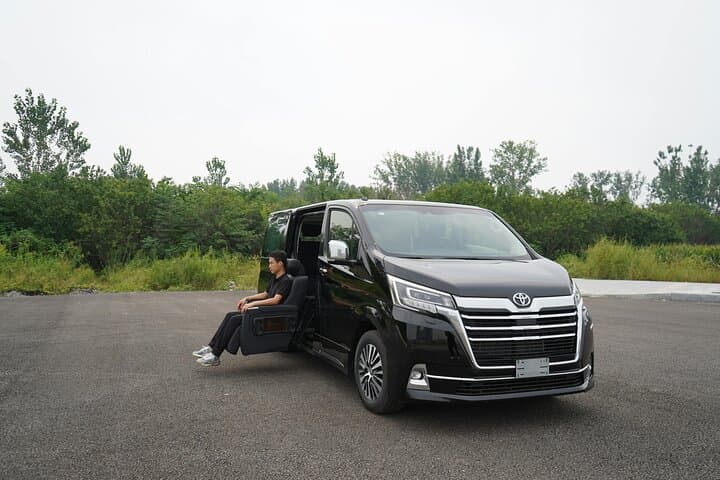Dubai Airport Private Arrival and Departure Transfer — Luxury Sedan Pickup at DXB photo 3