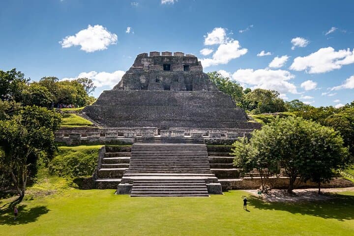 Xunantunich Ruins & San Ignacio Market Day Trip from Belize City