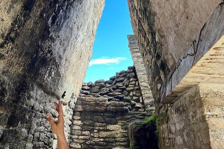 Xunantunich Ruins & San Ignacio Market Day Trip from Belize City photo 5