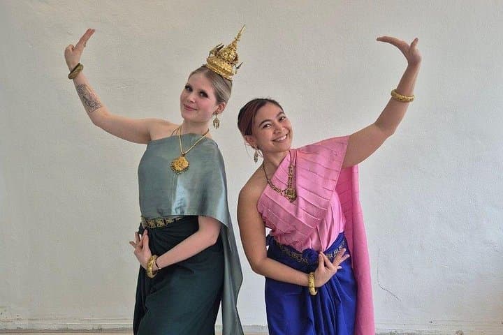 Bangkok Authentic Thai Dance Class: Dress, Learn & Perform Traditional Moves photo 6