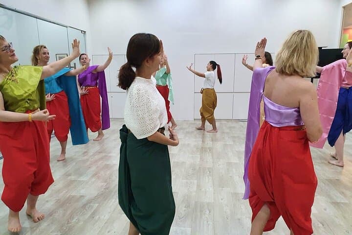 Bangkok Authentic Thai Dance Class: Dress, Learn & Perform Traditional Moves photo 4