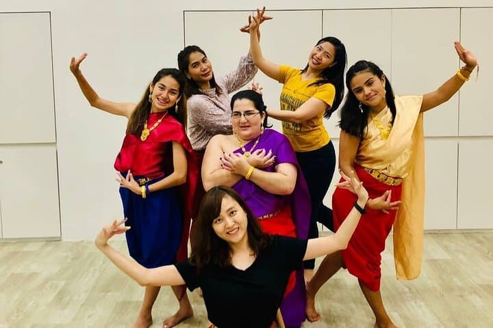 Bangkok Authentic Thai Dance Class: Dress, Learn & Perform Traditional Moves photo 2