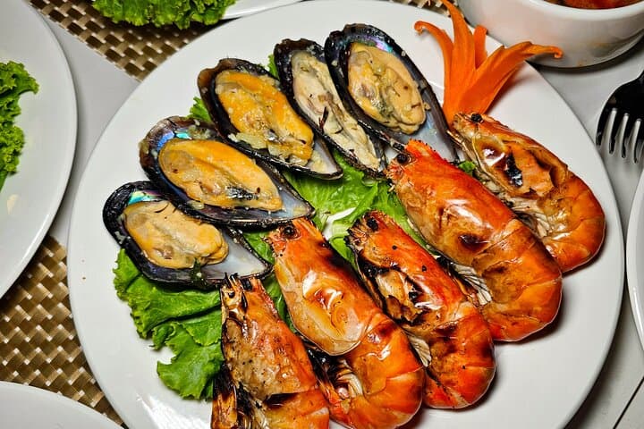 Noah Chao Phraya Sunset Cruise: Bangkok River Dinner & Wat Arun Views photo 6