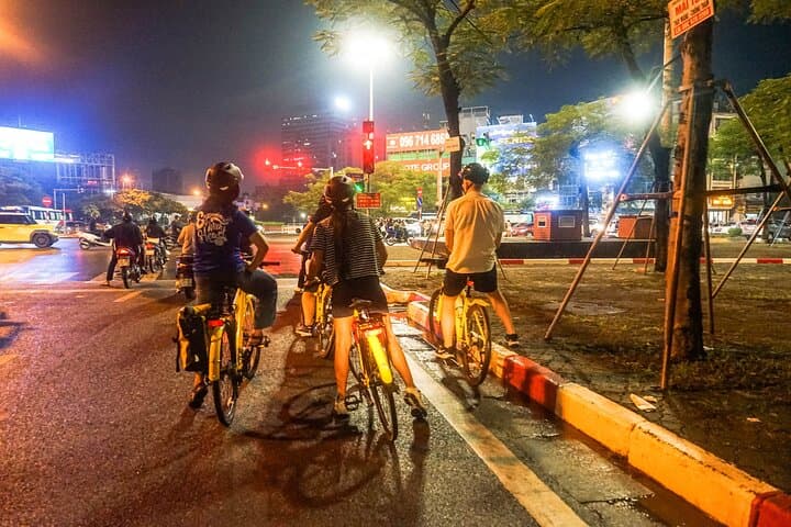 Hanoi Foodie Night Ride: Old Quarter Cycling & Street Food Tour photo 4