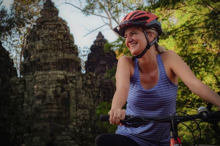 Sunrise at Angkor: Bike Tour and Jungle Breakfast in Siem Reap