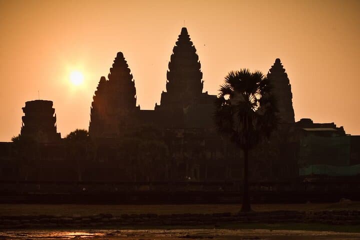 Sunrise at Angkor: Bike Tour and Jungle Breakfast in Siem Reap photo 2