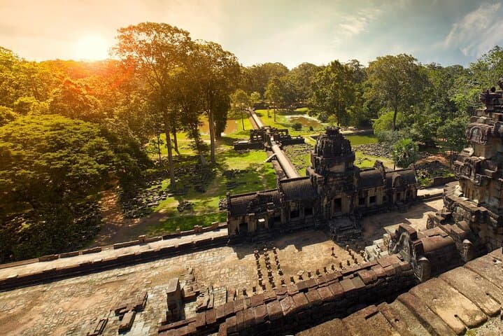 Sunrise at Angkor: Bike Tour and Jungle Breakfast in Siem Reap photo 3