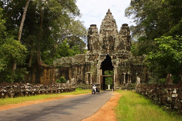 Sunrise at Angkor: Bike Tour and Jungle Breakfast in Siem Reap photo 5