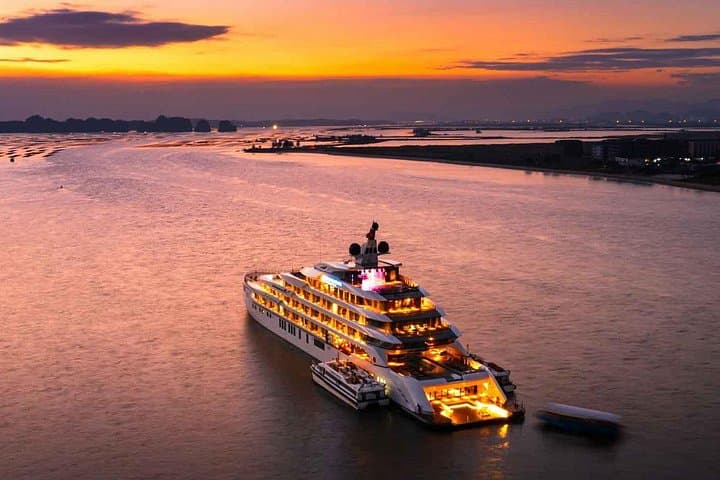 Luxury 2-Day Halong Bay Superyacht Cruise from Hanoi with Pool photo 1