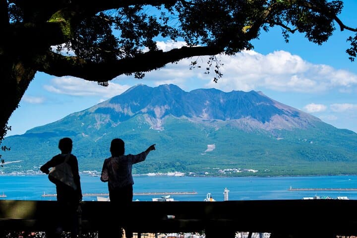Kagoshima Day Tour: Sakurajima, Sengan-en & Tenmonkan Bus Excursion photo 3