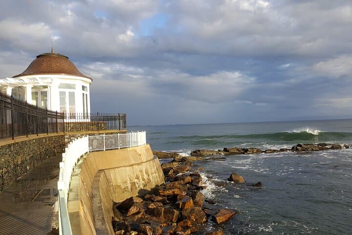 Newport Cliff Walk Guided Tour: 3.5-Mile Coastal History Walk photo 3