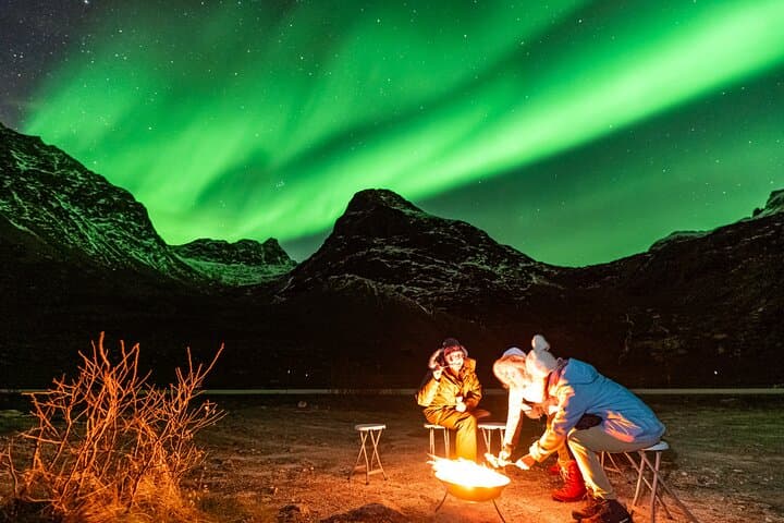 Tromsø Small-Group Northern Lights Tour with Door-to-Door Pickup photo 4