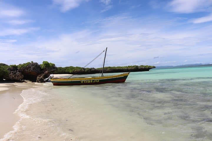 Emerald Sea Day Trip from Antsiranana — Snorkel Sandbars & Malagasy Boat Cruise photo 4