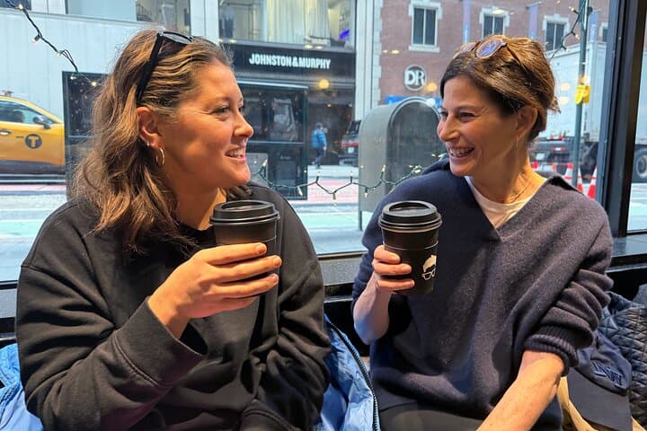 Iconic NYC Breakfast: Coffee, Bagel & Donut Midtown Walking Tour