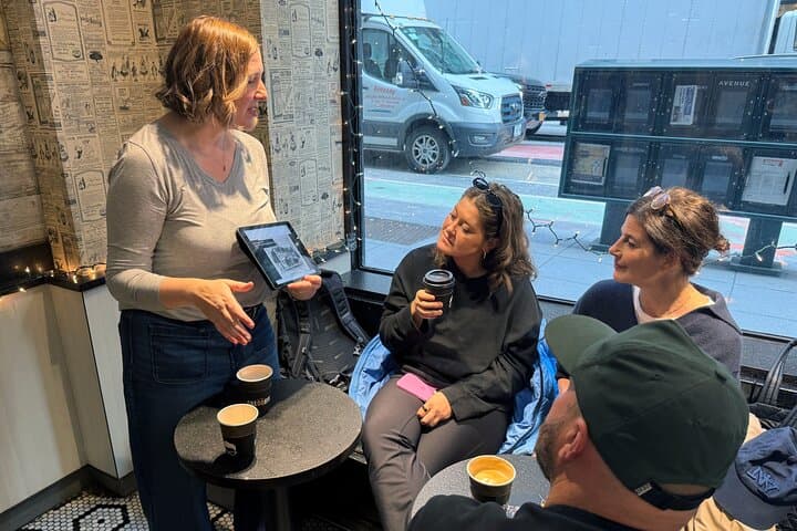 Iconic NYC Breakfast: Coffee, Bagel & Donut Midtown Walking Tour photo 2