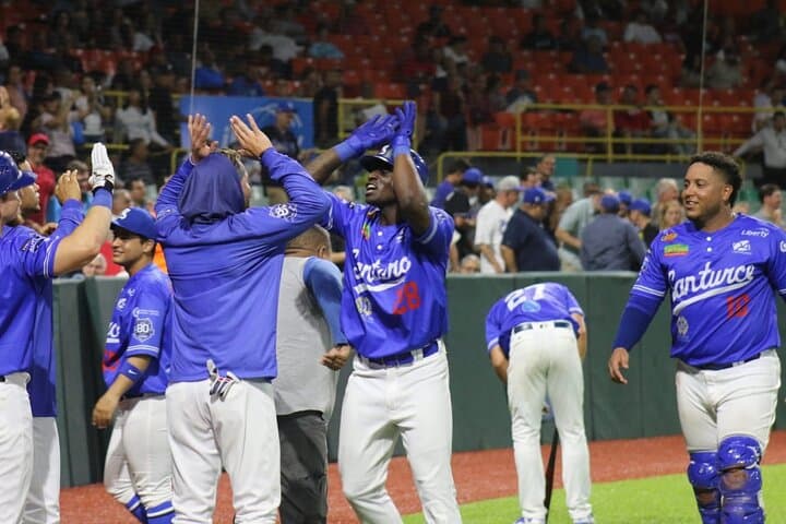 VIP Party Bus to Puerto Rico Winter League Baseball