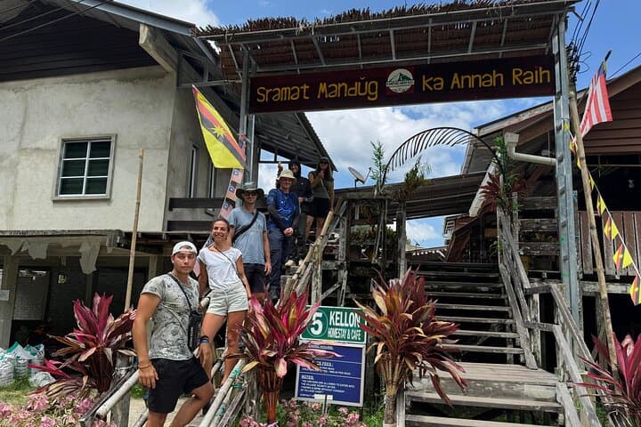 Semenggoh Orangutan Encounter and Annah Rais Longhouse Cultural Visit photo 5